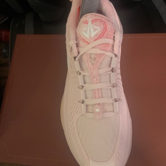 Athletic_Shoes
